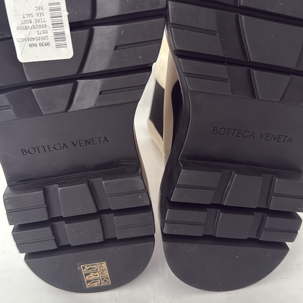 Bottega Veneta Tire Chelsea Boot in Sea Salt NWT  $1450 EU 38 - Picture 16 of 16